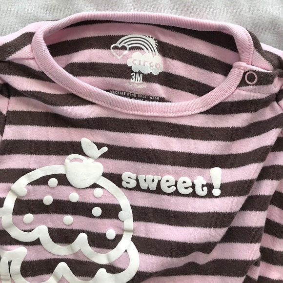 Newborn 0-3 mo Pink & Yellow Onsies-Lot of 6 - Picture 5 of 8